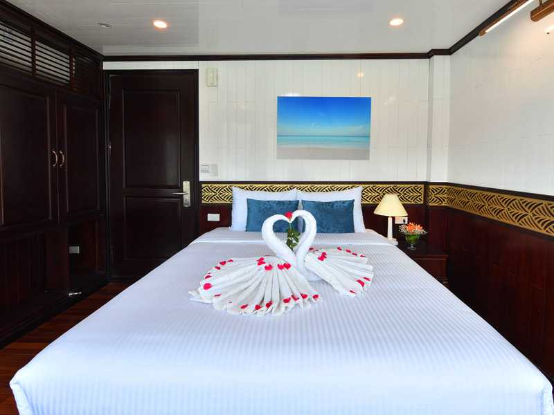 Sapphire Cruise - Deluxe Cabin - 2 Pax/ Cabin (Location: 1st Deck - Private Balcony)