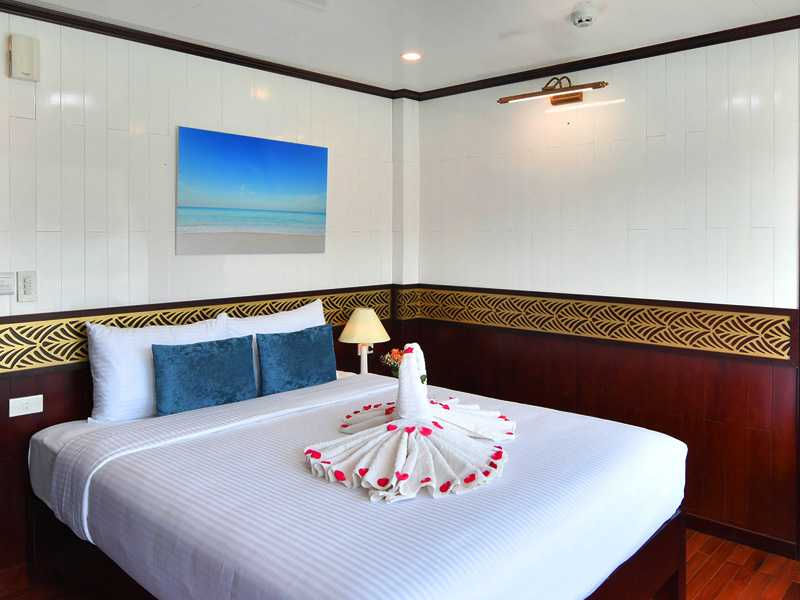 Sapphire Cruise - Deluxe Single Cabin - 1 Pax/ Cabin (Location: 1st Deck - Private Balcony)