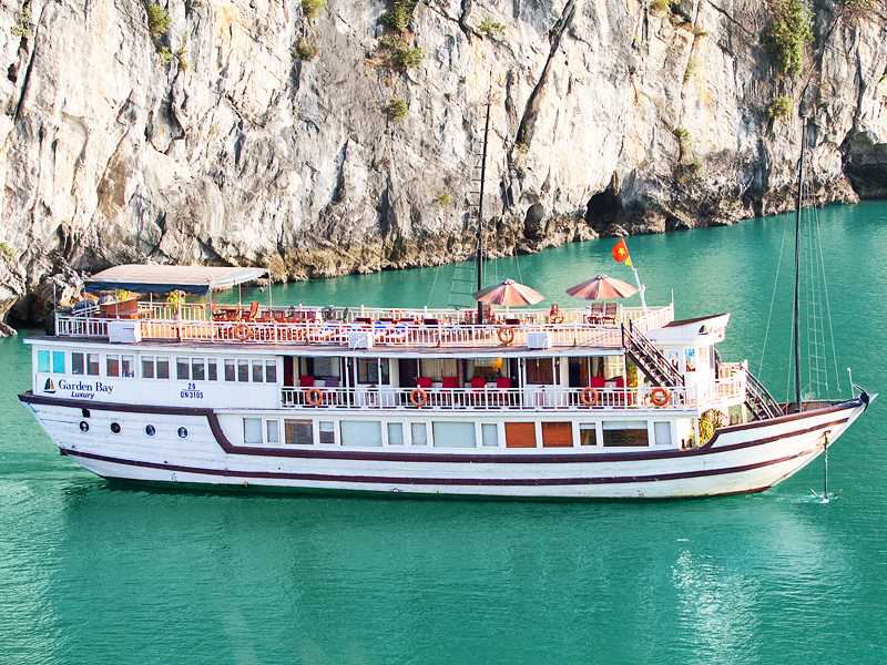 Garden Bay Luxury Cruise