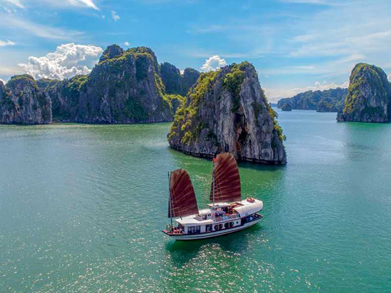 halong bay junk boat tour