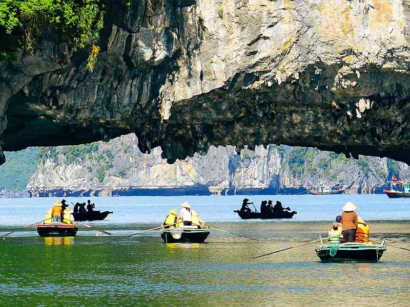 Halong Bay 4 Days 3 Nights Package: Ha Long Bay & Lan Ha Bay - Mai Chau - Pu Luong - Hanoi